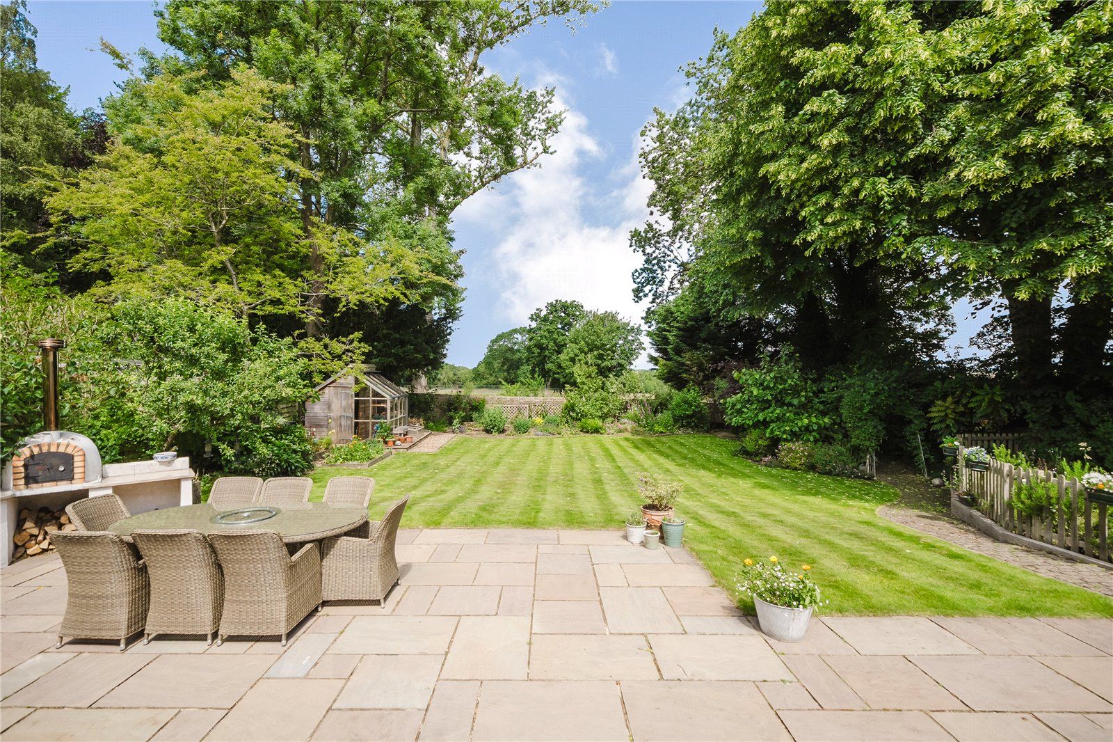 Terrace & Pizza Oven