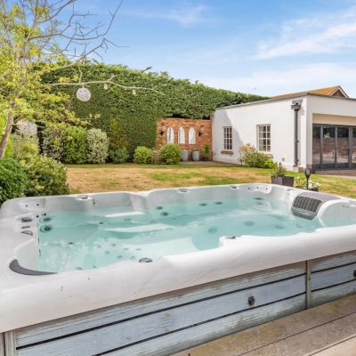 Swim Spa/Jacuzzi