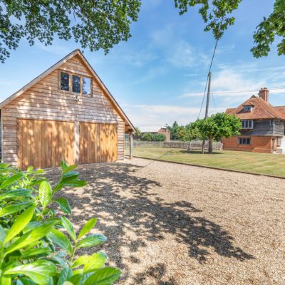 Double Garage/Drive