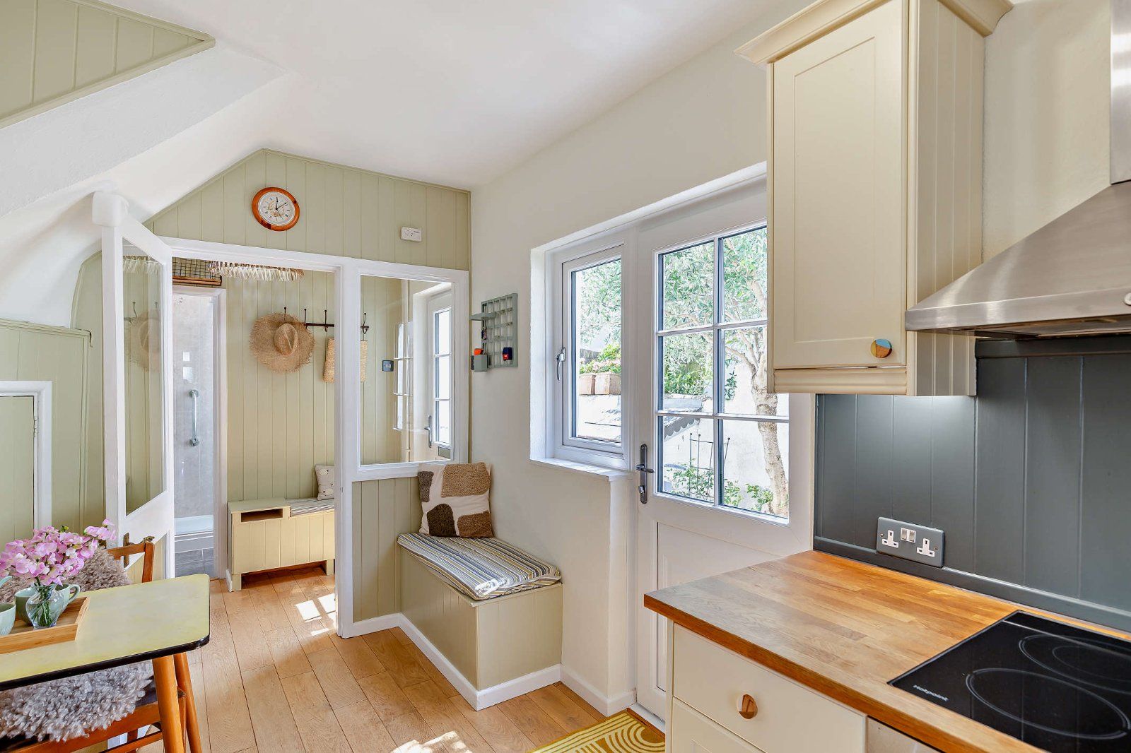 Kitchen/Dining Area