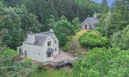 The Manse, Foyers
