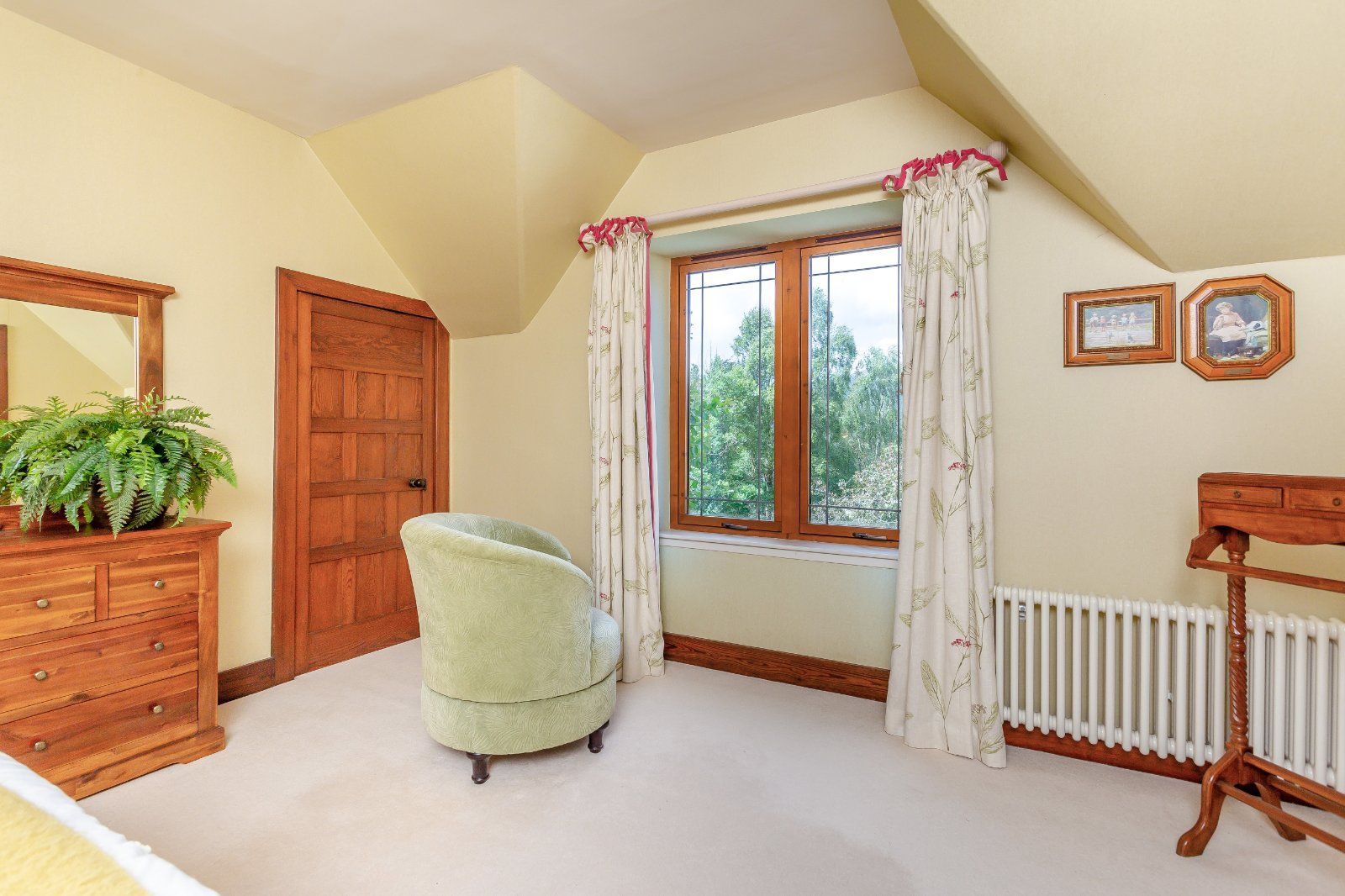 The Manse, Foyers