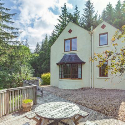 The Manse, Foyers
