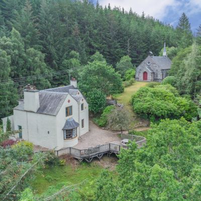 The Manse, Foyers