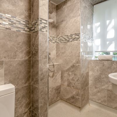 Separate Shower Room