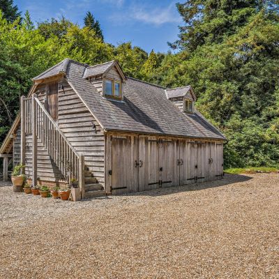 Garage/Annexe Above