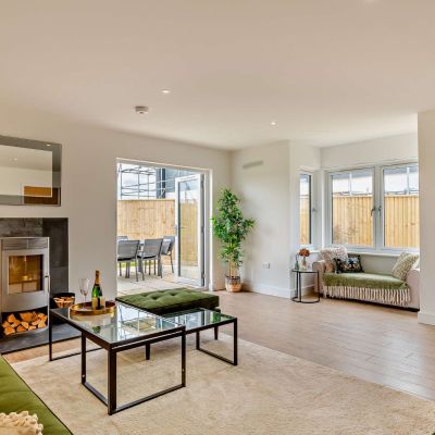 Show Home Sitting R