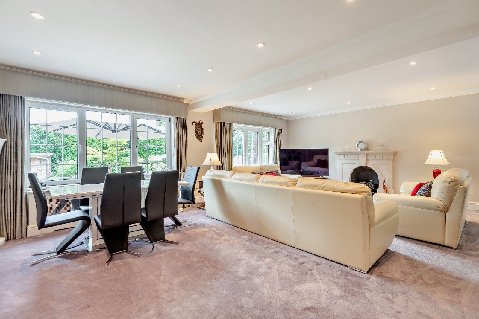 Sitting/Dining Room