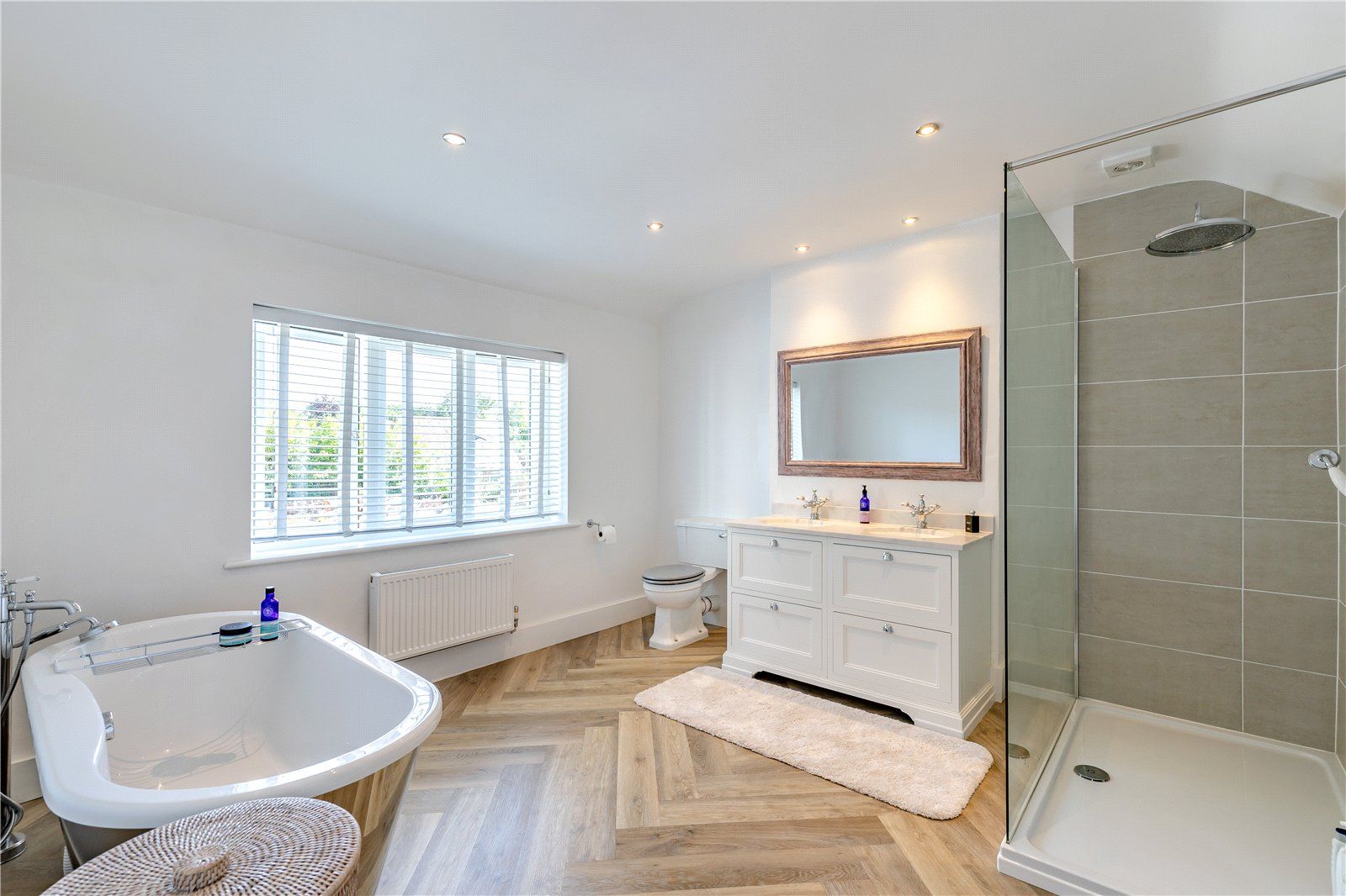 Main En Suite