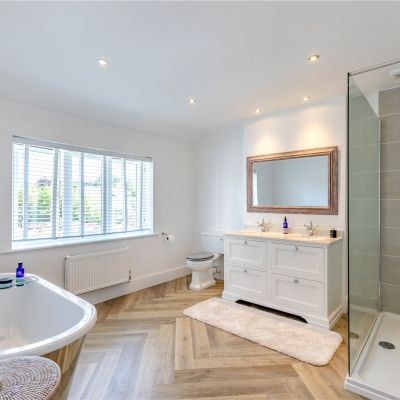 Main En Suite