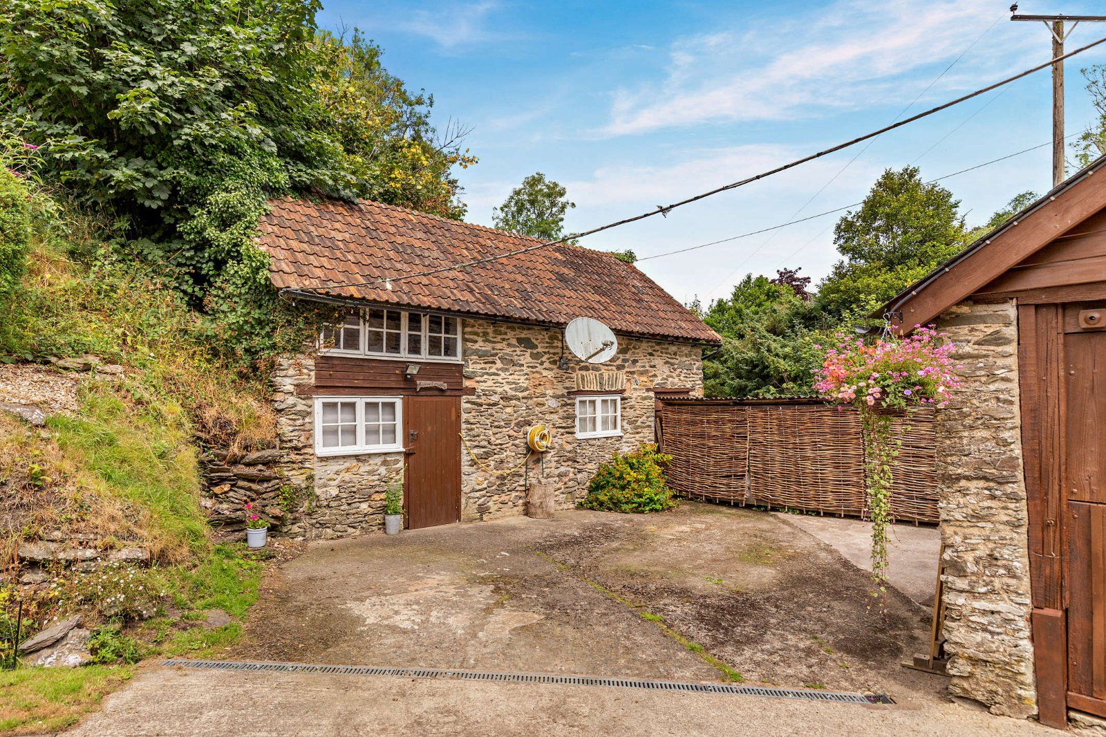 Garage/Barn