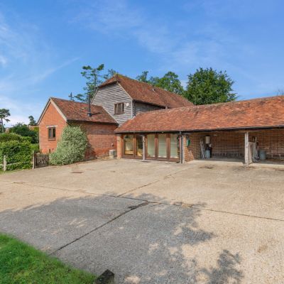 Entrance/Garage