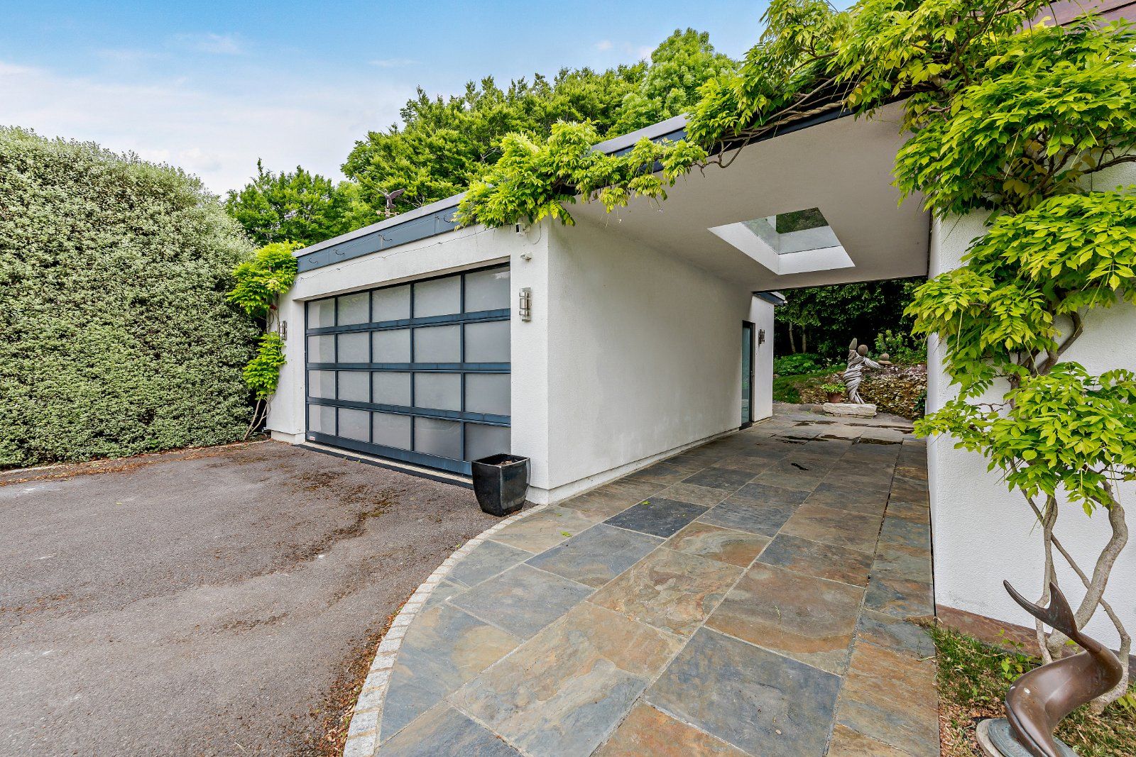Driveway/Garage