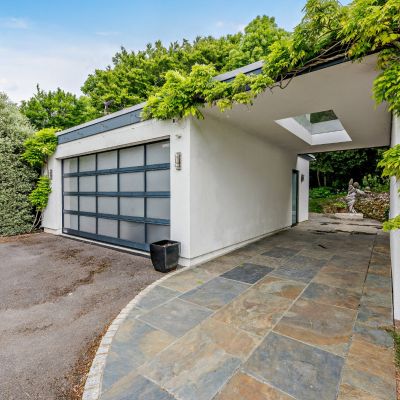 Driveway/Garage