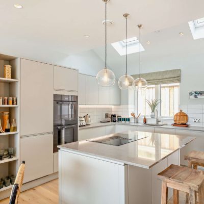 Kitchen & Breakfast