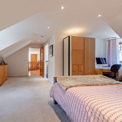 Large Bedrom
