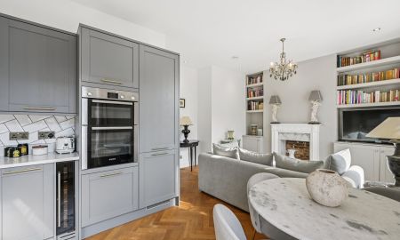 Kitchen / Reception