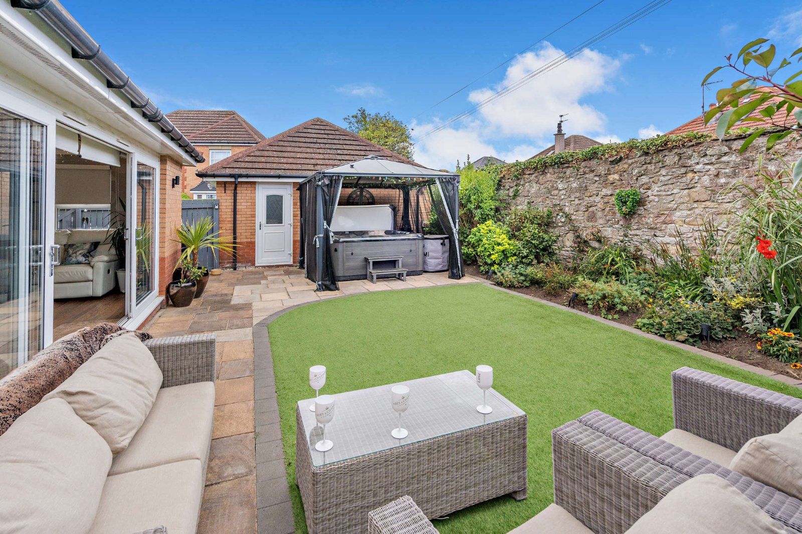 Feature Stone Wall