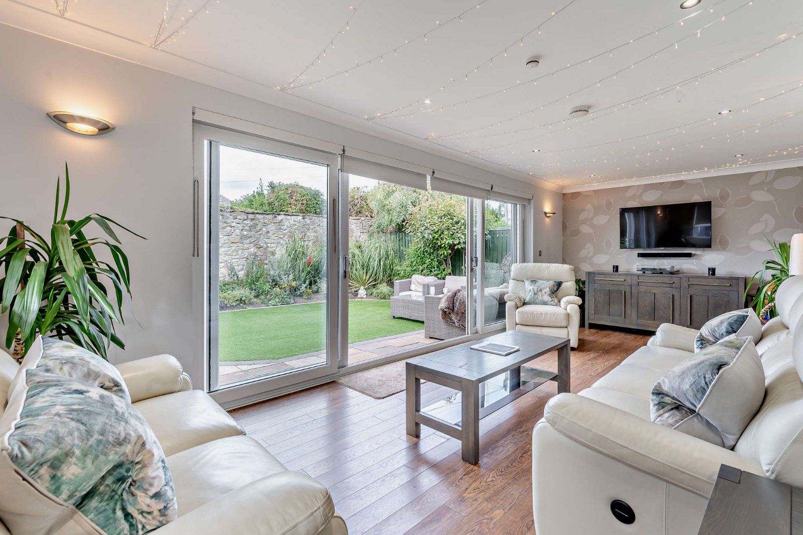 Sunny Garden Room