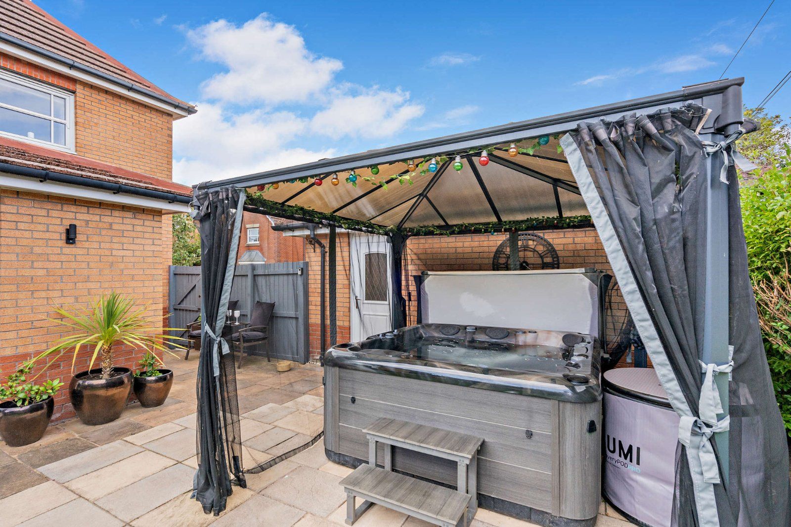 Hot Tub & Pergola