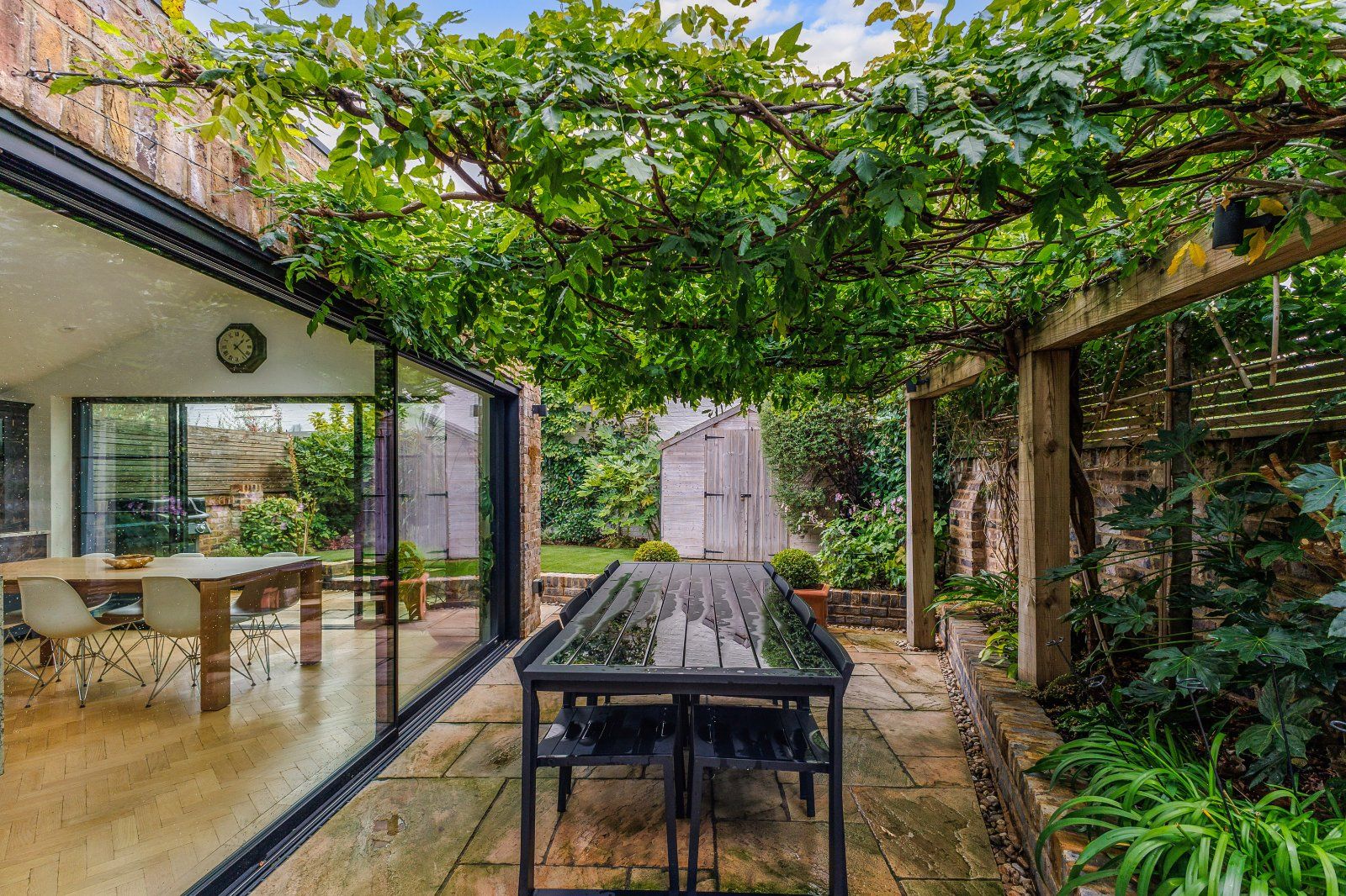Al Fresco Dining