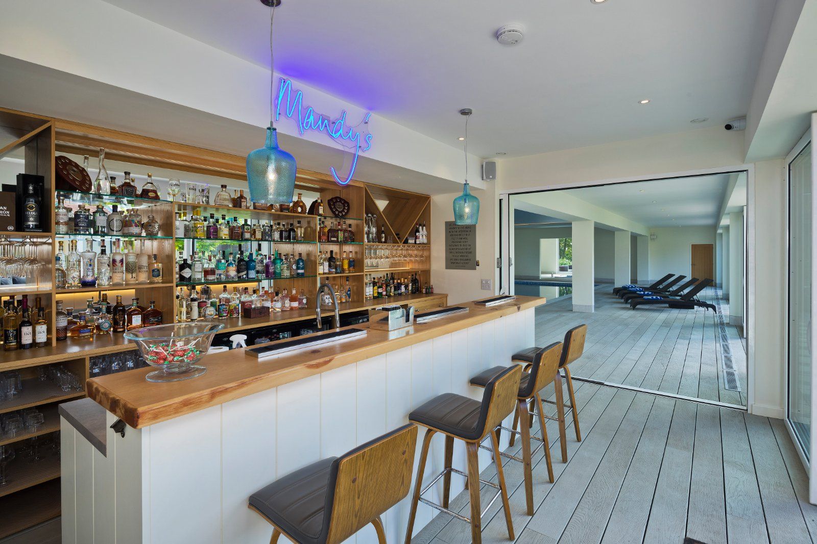 Leisure Suite - Bar