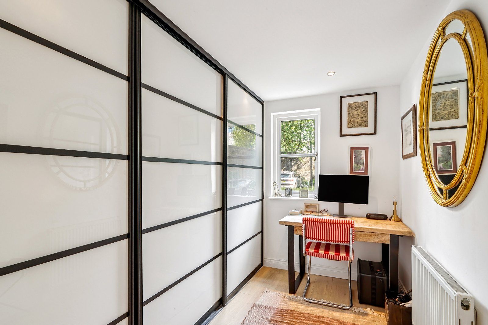 Bedroom / Study