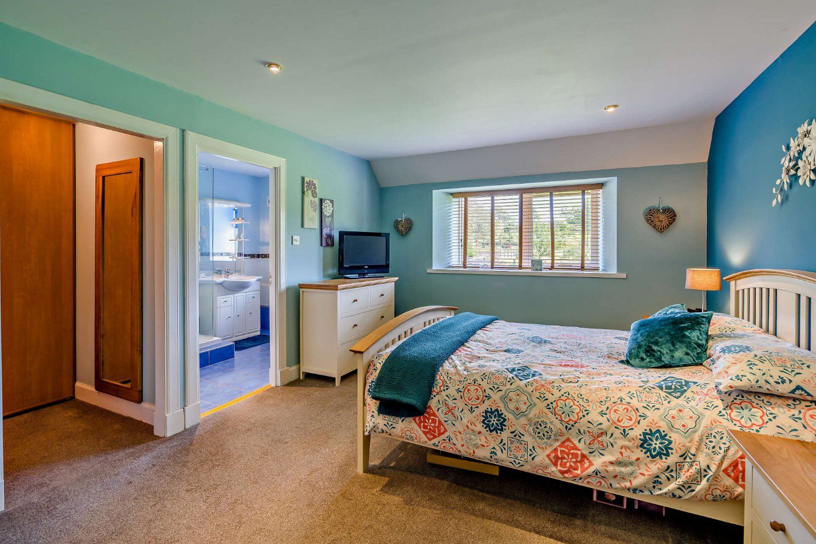 Ensuite and Wardrobe