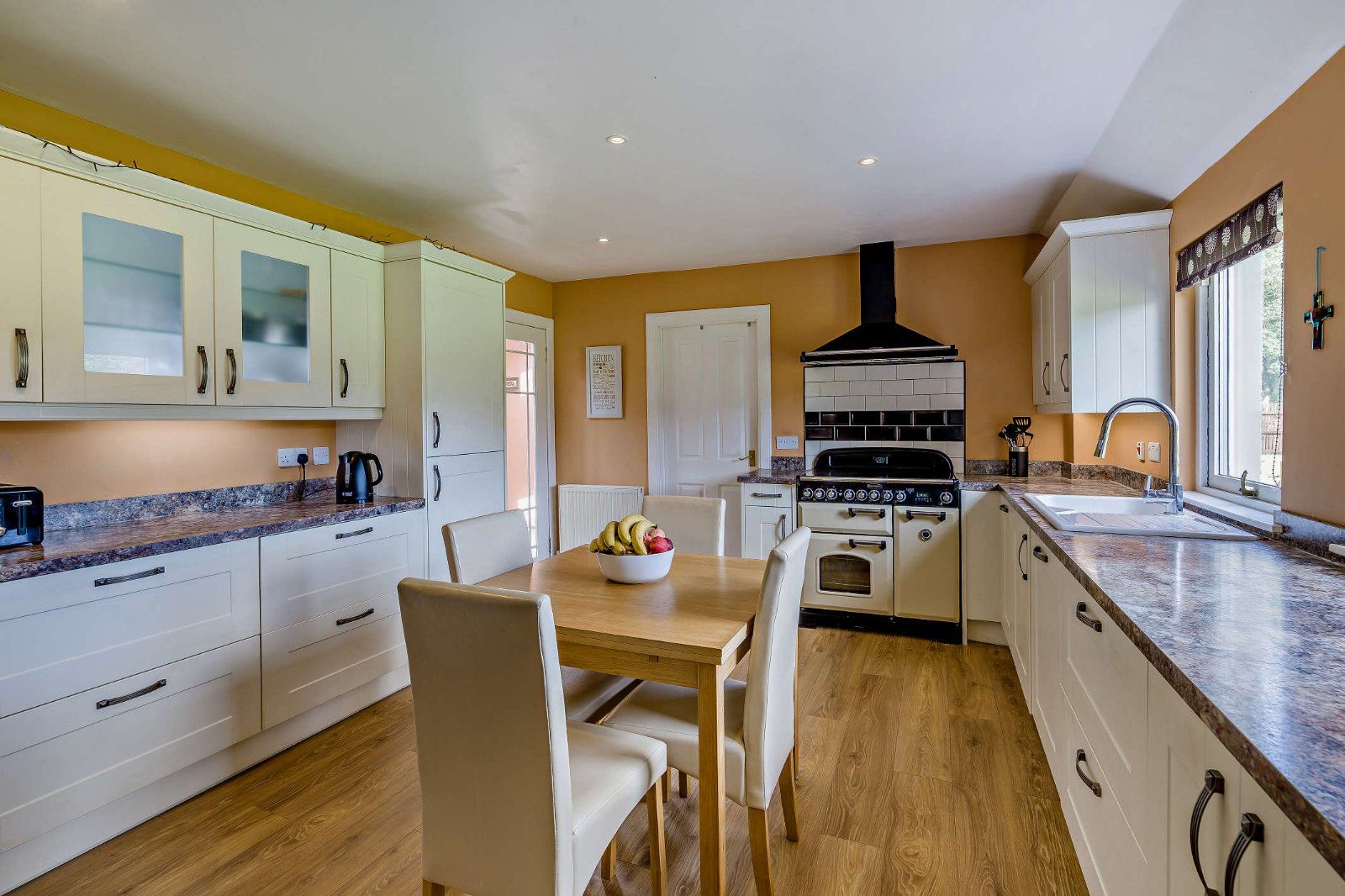 Kitchen/Dining