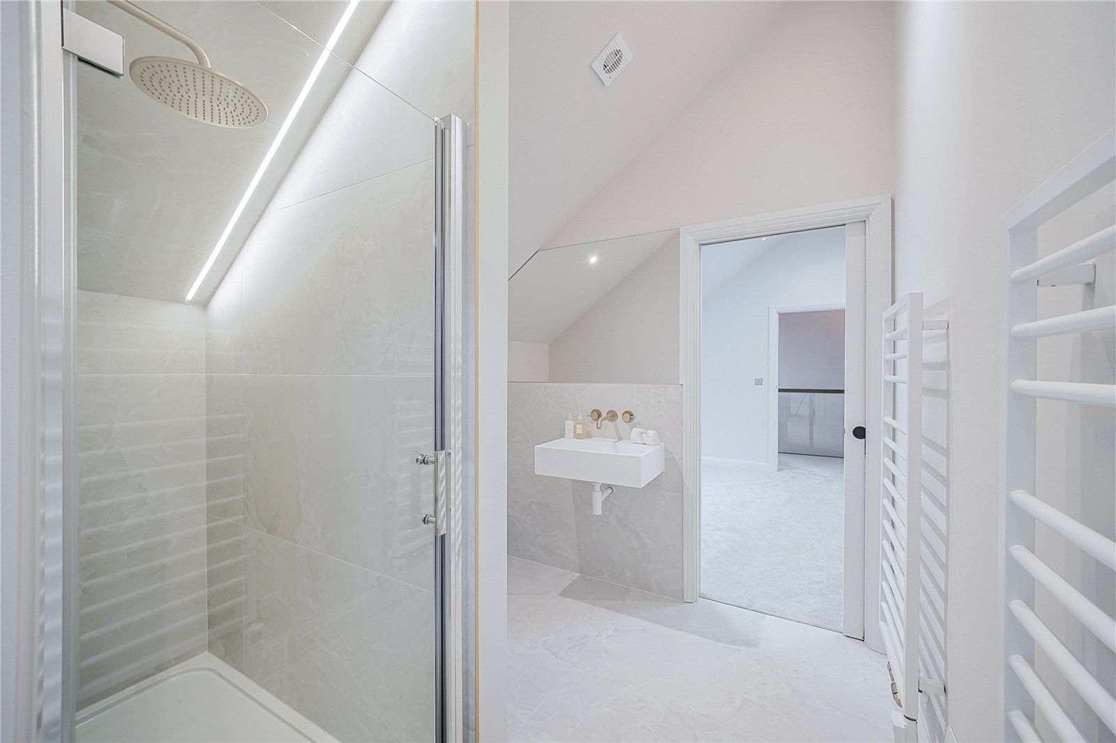 Jack & Jill En Suite