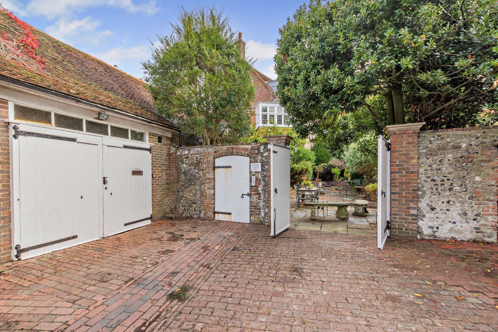 Driveway/Garage