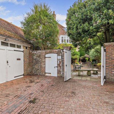 Driveway/Garage