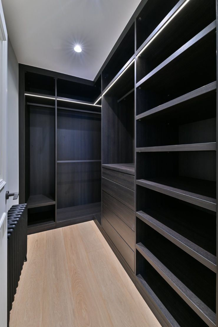 Walk-In Wardrobe