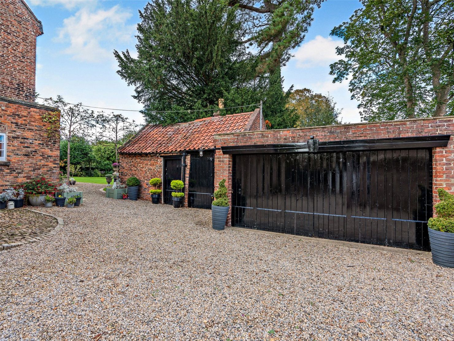 Garage/Outbuilding