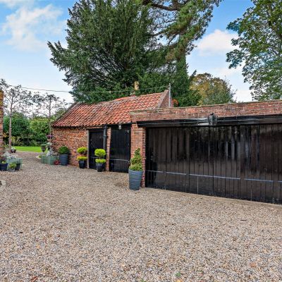 Garage/Outbuilding
