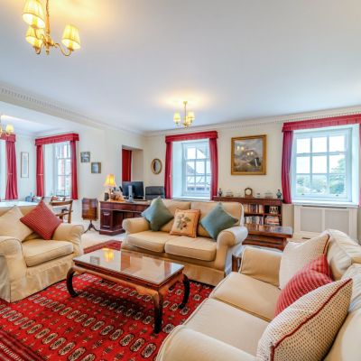 Sitting/Dining Room