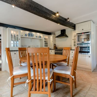 Kitchen/B'fast Room