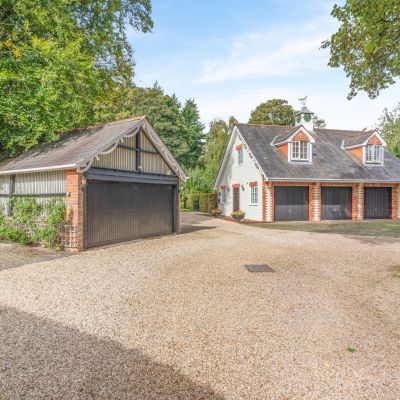 Garaging and Annexe