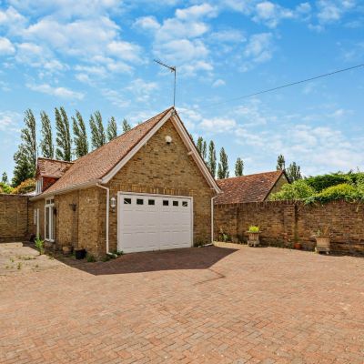 Garage & Annexe