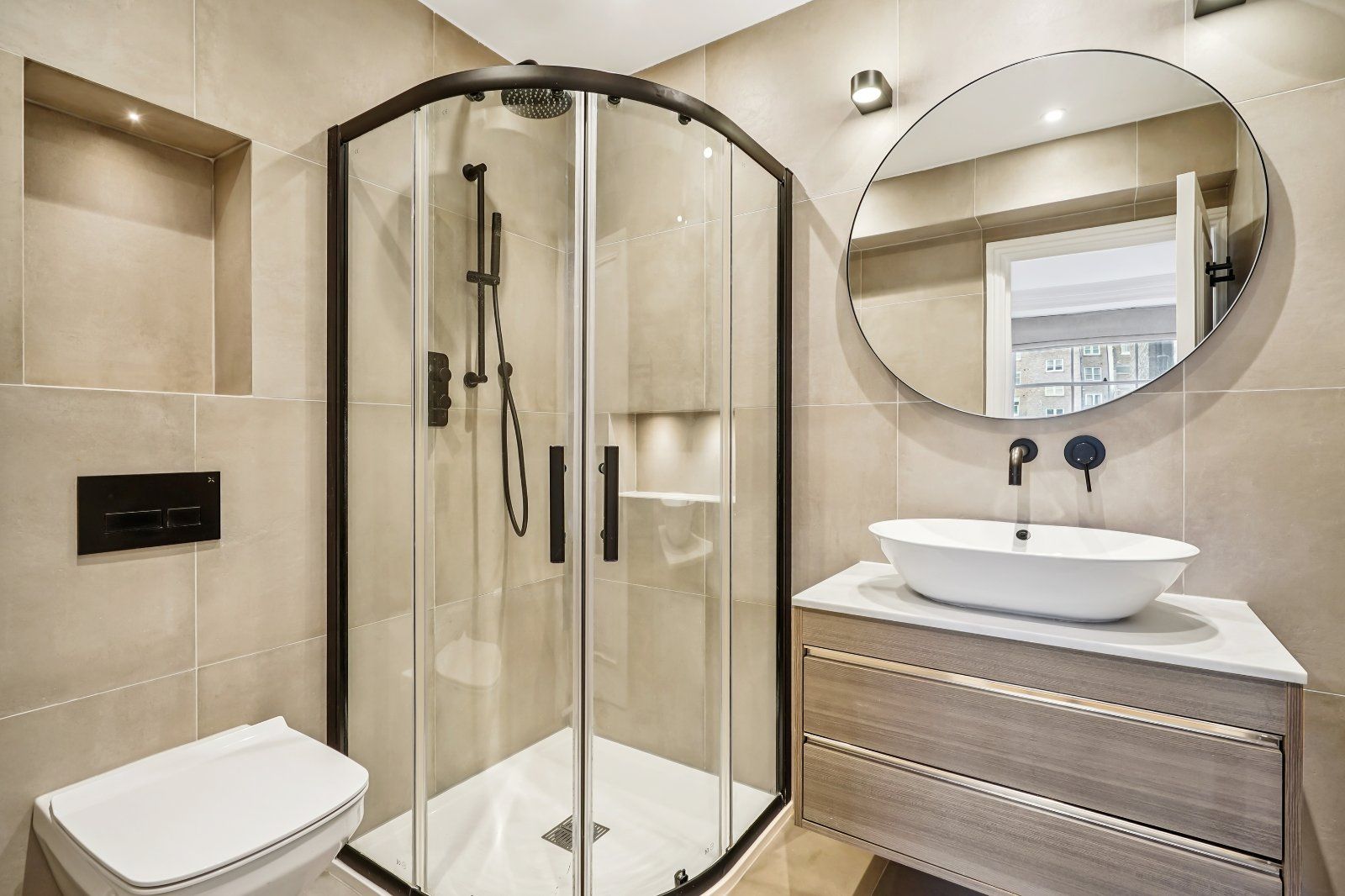 En-Suite Bathroom