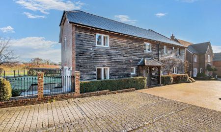 6 Holmes Field Court