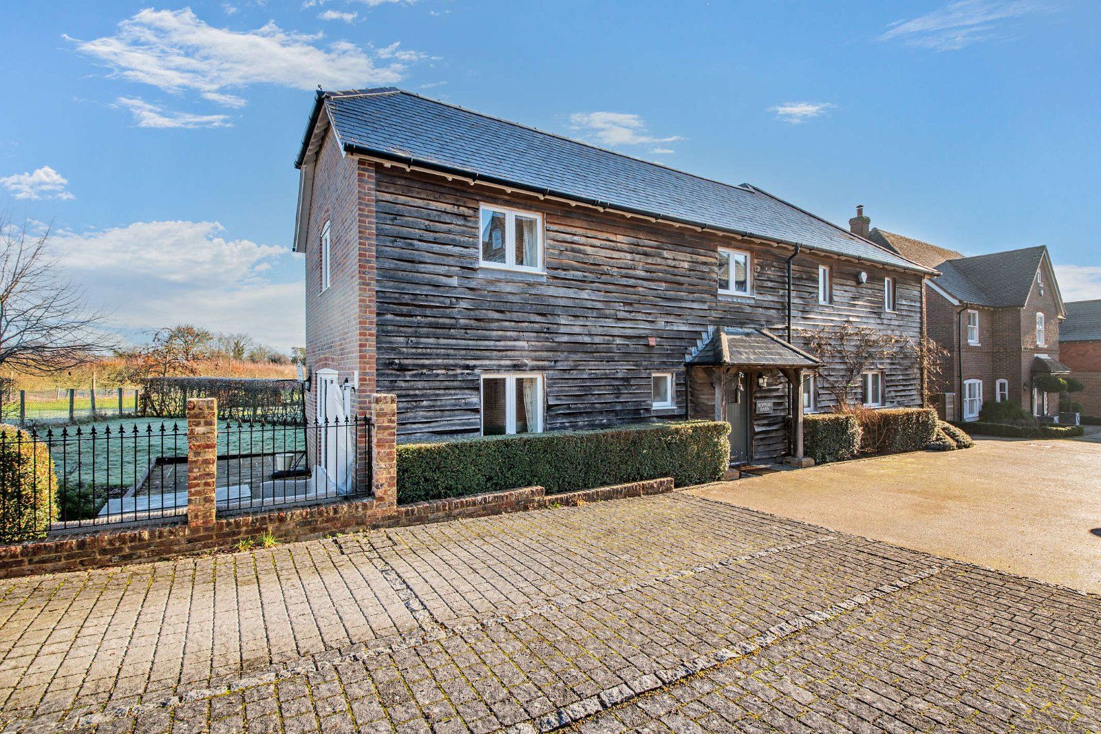 6 Holmes Field Court