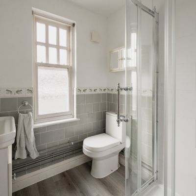 En Suite Shower Room