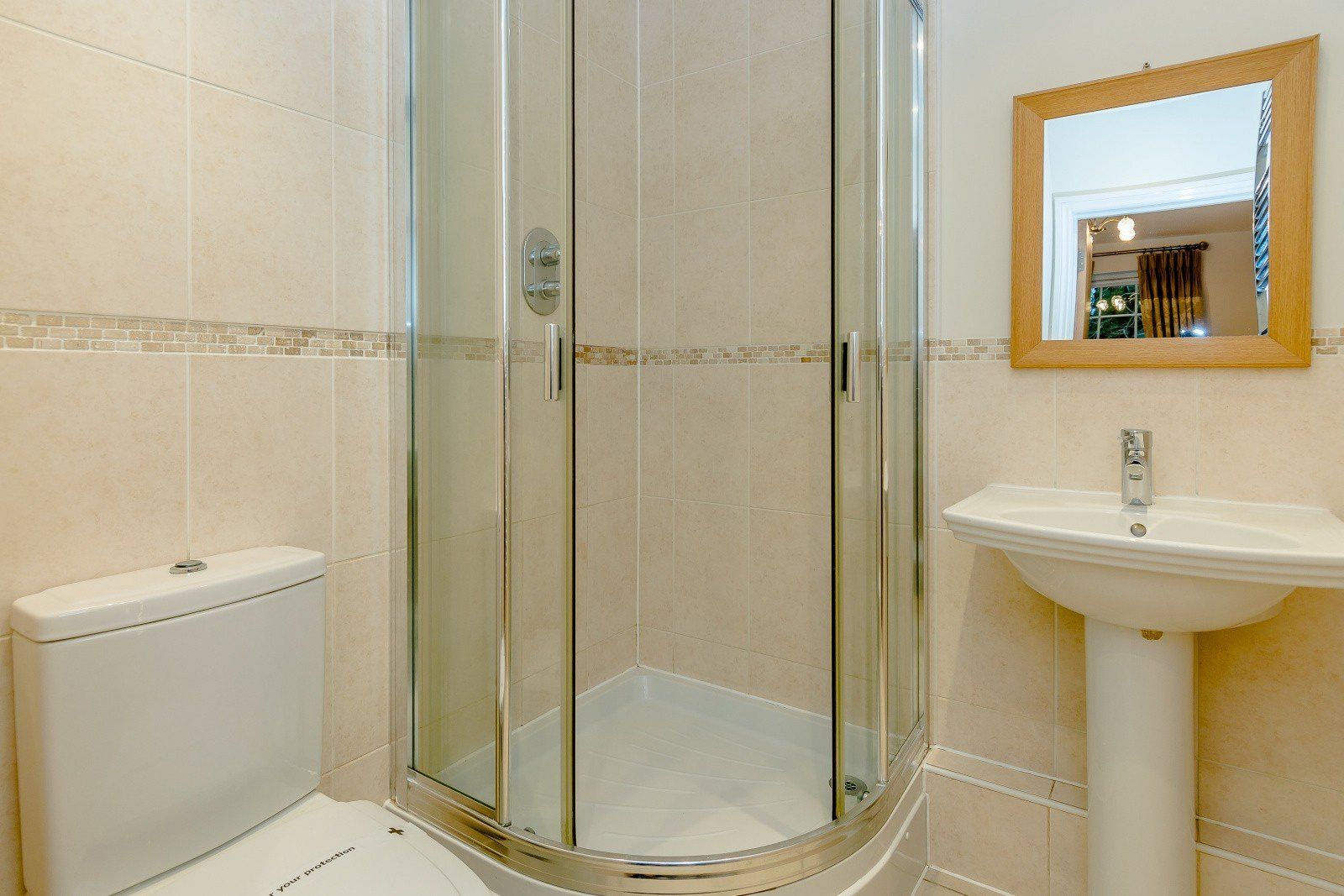 main bedroom en suit