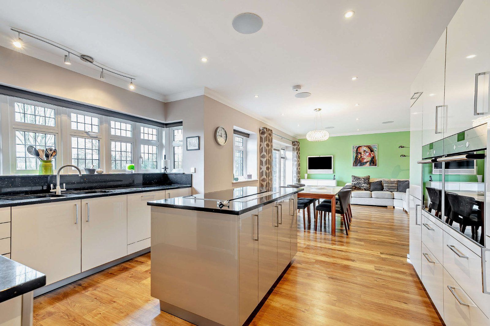 Kitchen/Breakfast Rm