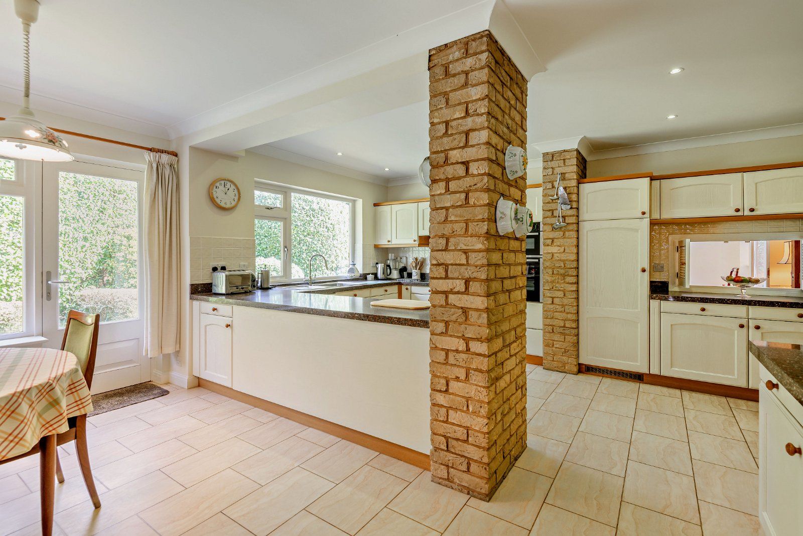 Kitchen/Breakfast Rm