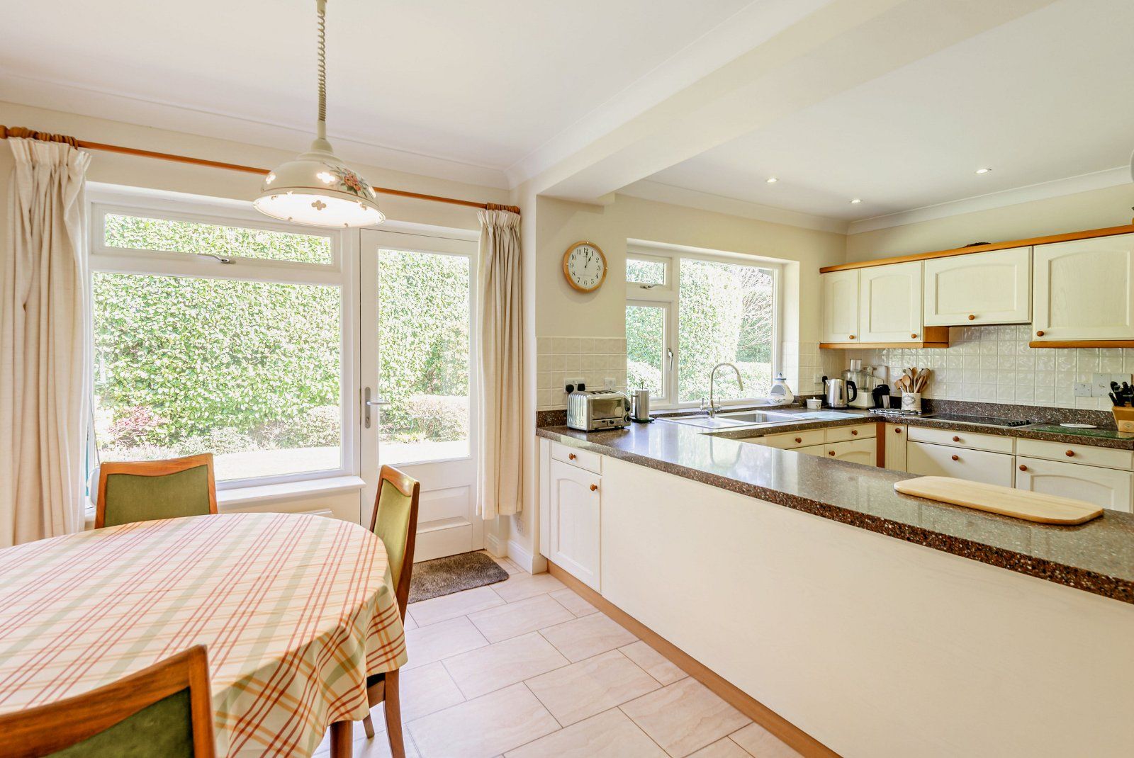 Kitchen/Breakfast Rm