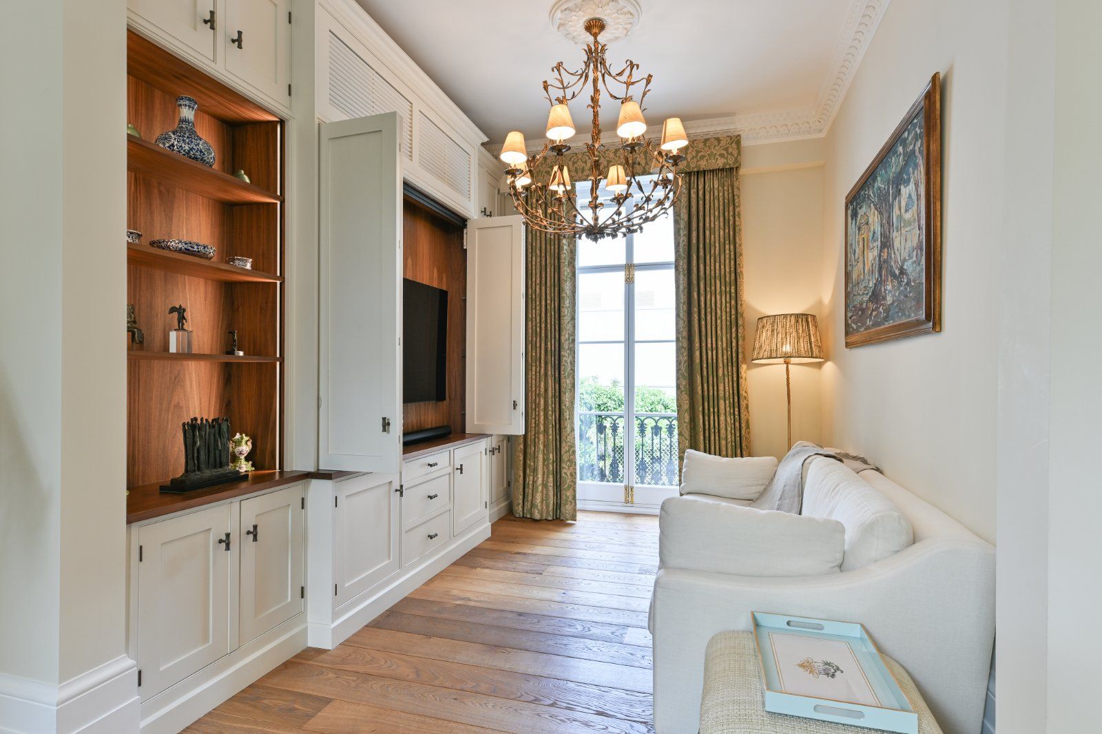 1st Floor Tv / Snug