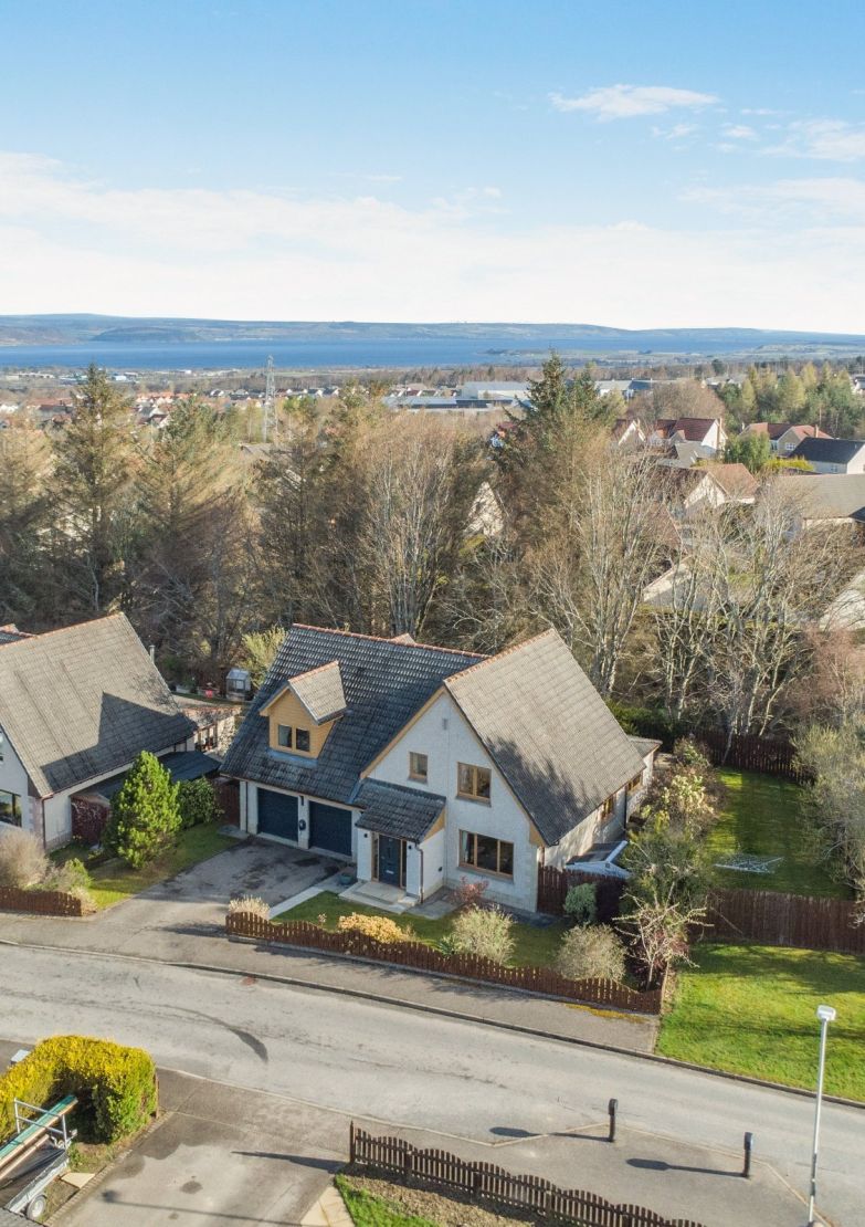 18 Redwood Crescent