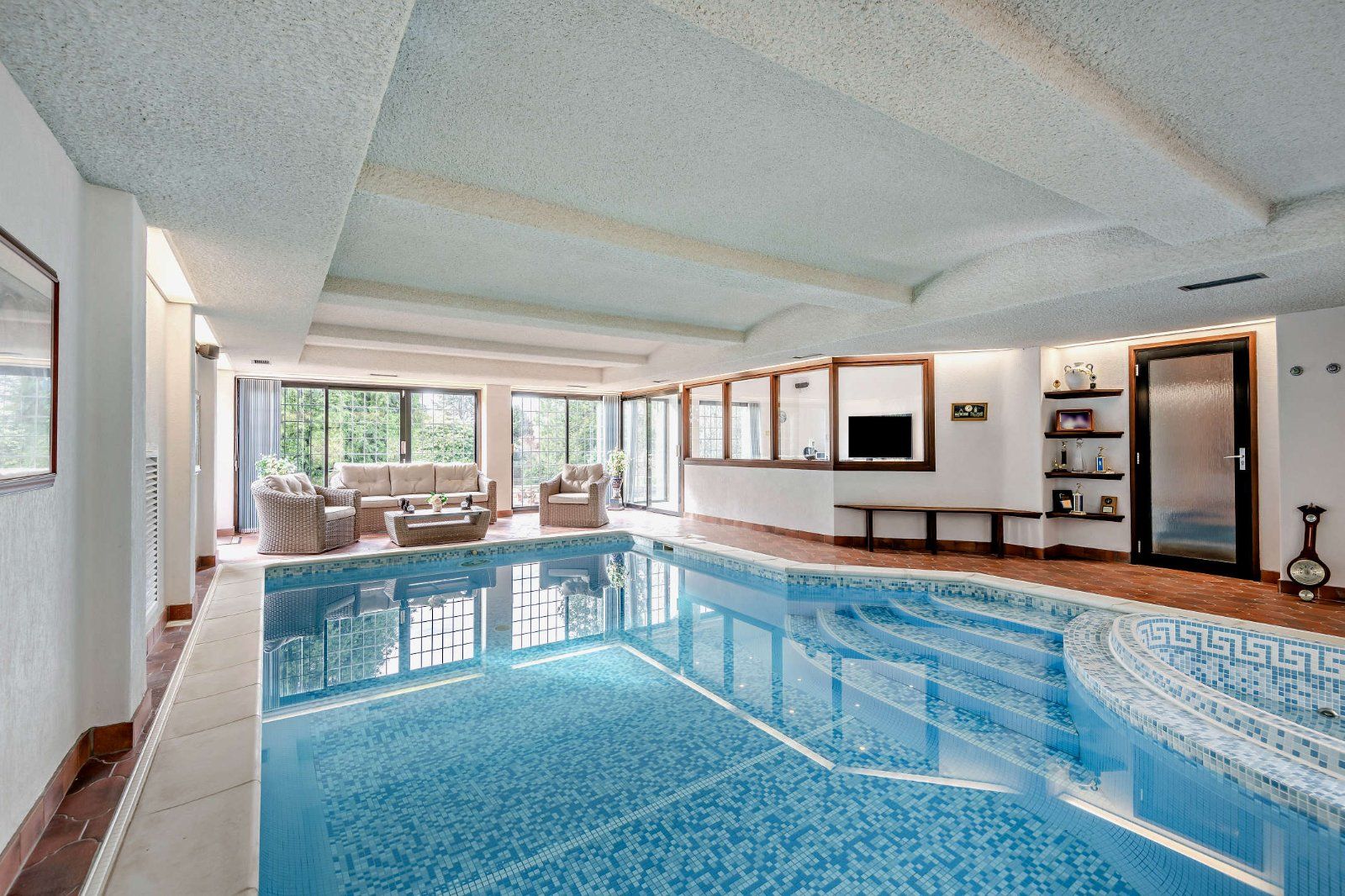 Pool and Bar/Lounge